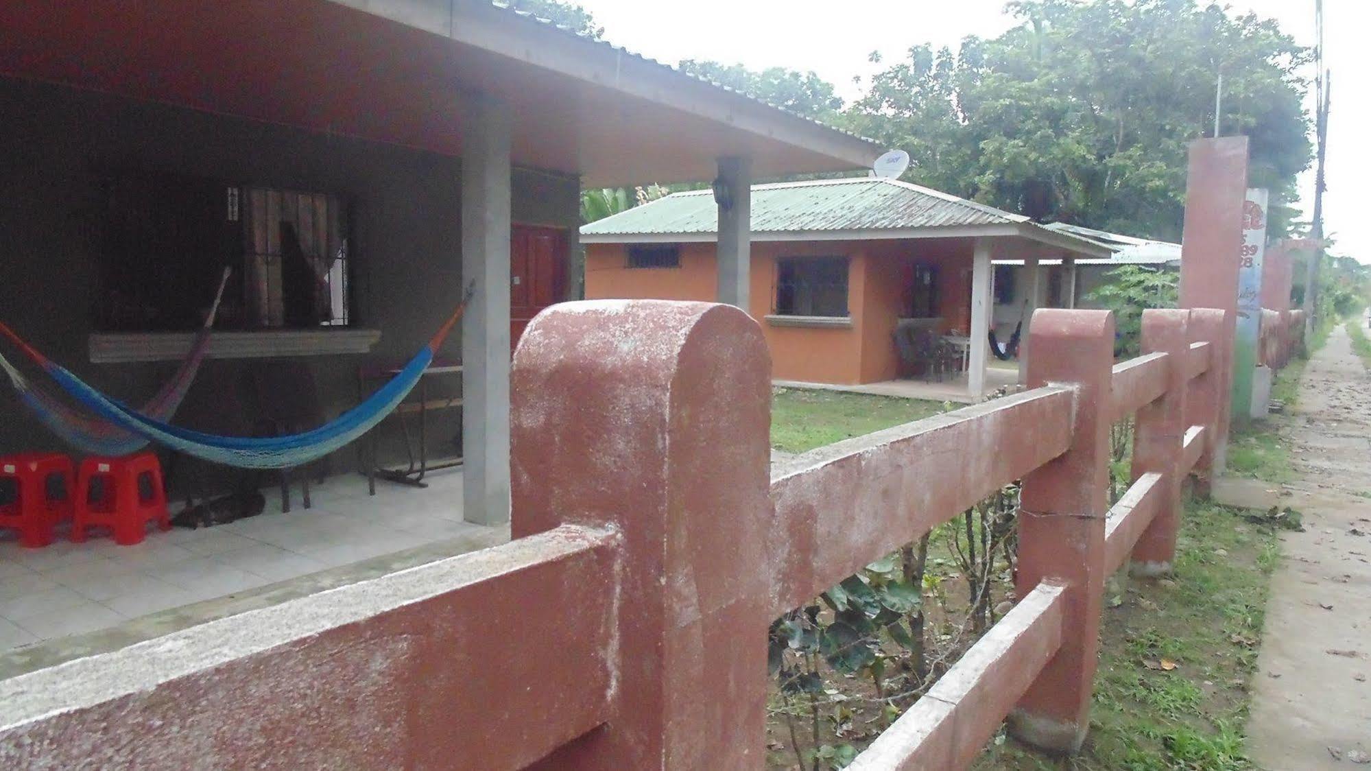 Cahuita Lodge Exterior photo